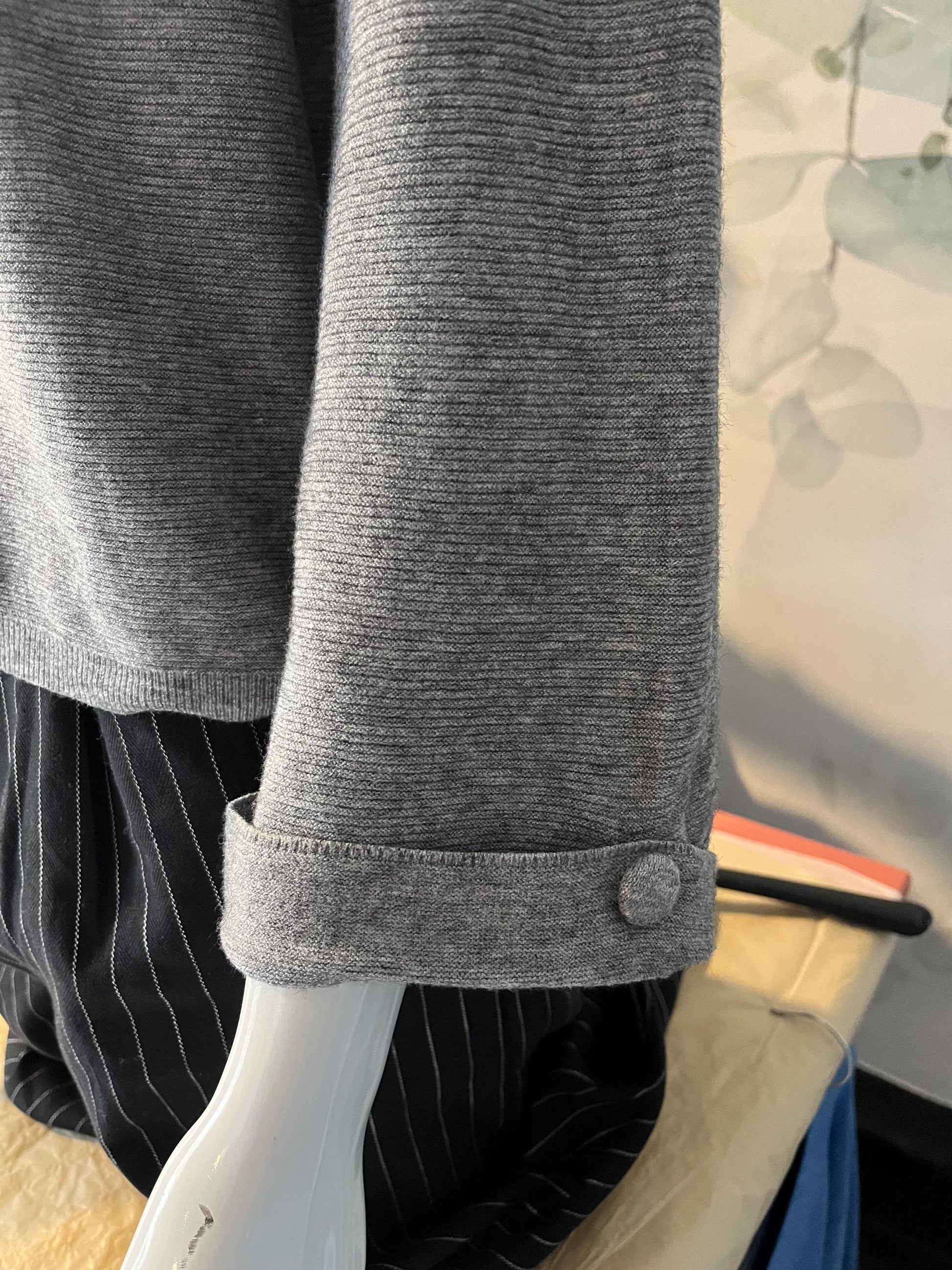 Buttoned rolled sleeve ribbed jumper